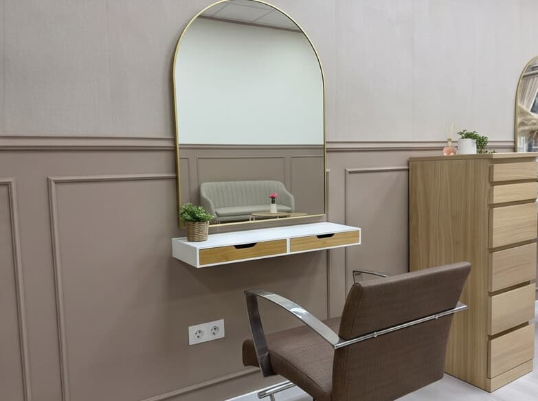Tratamiento capilar con productos naturales en Aura Atelier Vilagarcía